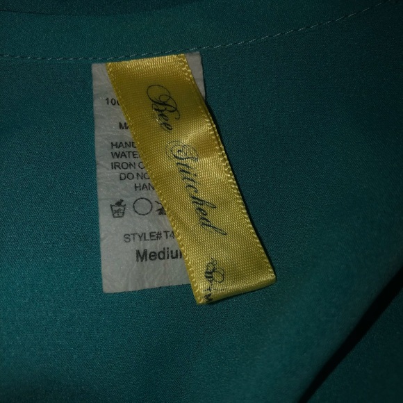 Bee Stitched blouse. Size Medium. - Picture 7 of 7